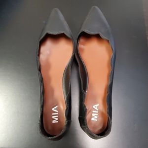 MIA Black Amari scalloped flats size 9.5